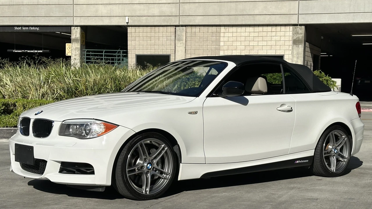 2013 BMW E82 135i & 135is - Image 16 of 31
