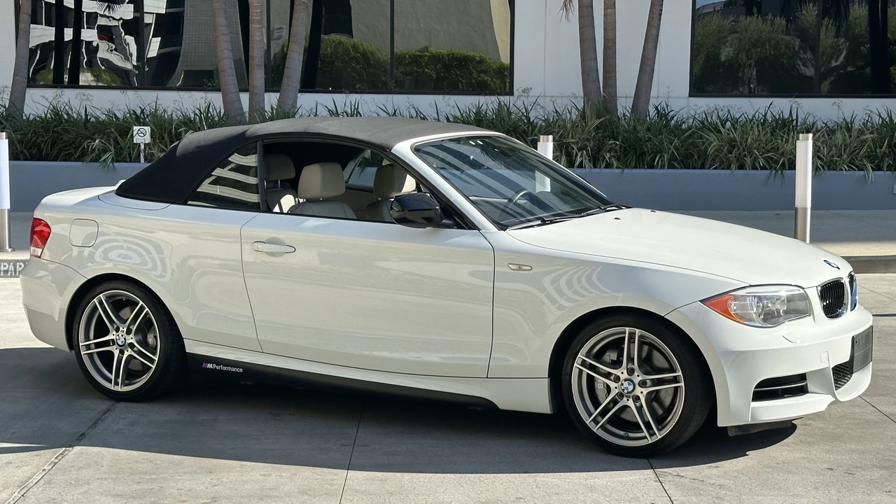 2013 BMW E82 135i & 135is - Image 20 of 31