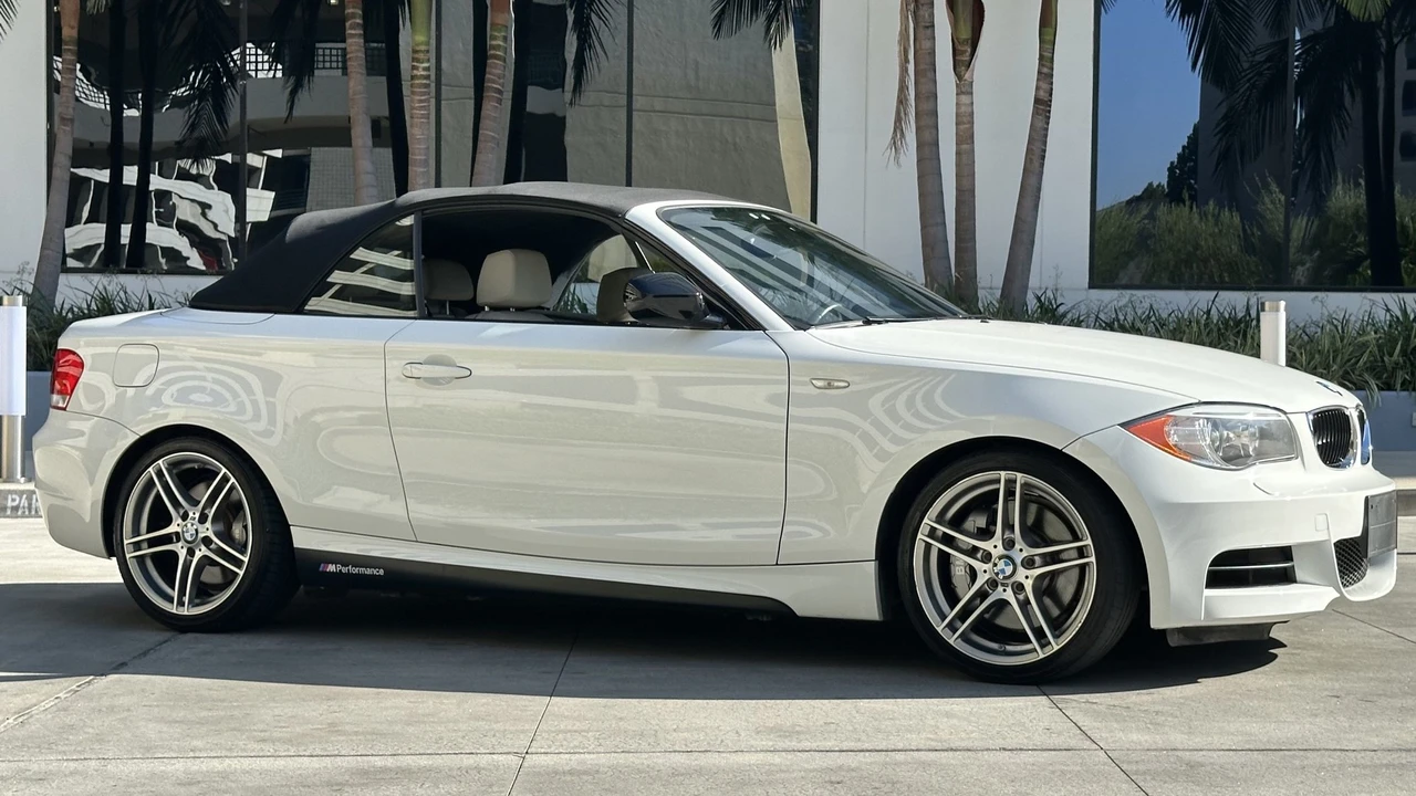 2013 BMW E82 135i & 135is - Image 21 of 31