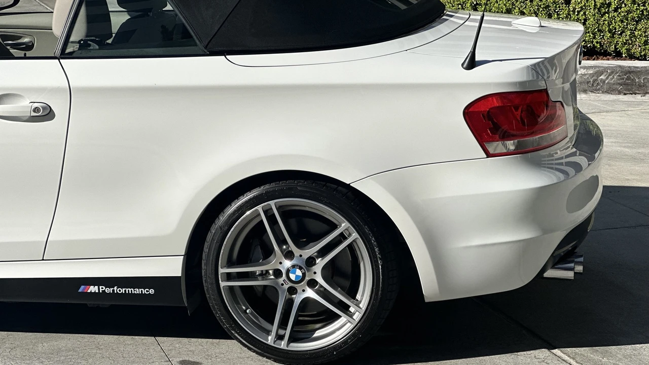 2013 BMW E82 135i & 135is - Image 23 of 31