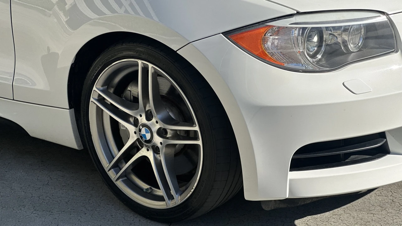 2013 BMW E82 135i & 135is - Image 28 of 31
