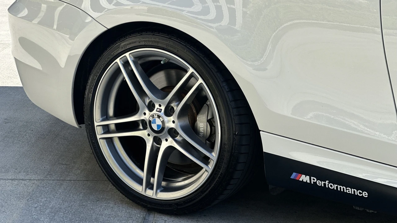 2013 BMW E82 135i & 135is - Image 30 of 31