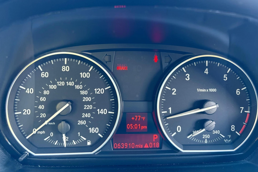 2013 BMW E82 135i & 135is - Image 20 of 31