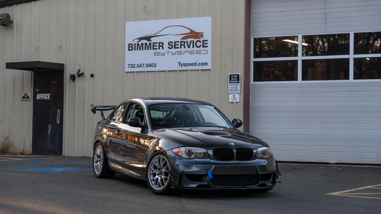 2013 BMW E82 135i & 135is - Image 27 of 31