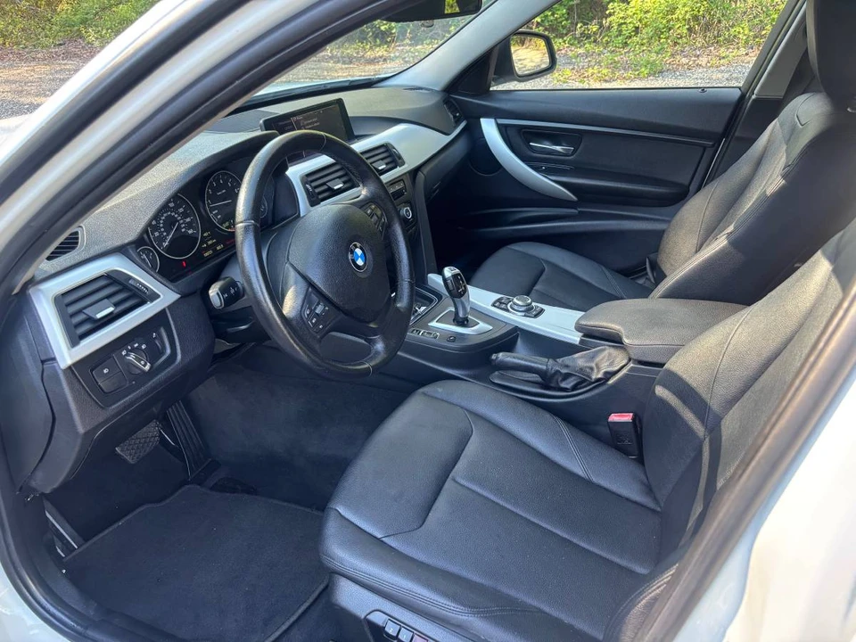 2013 BMW 3 Series - Image 10 of 17