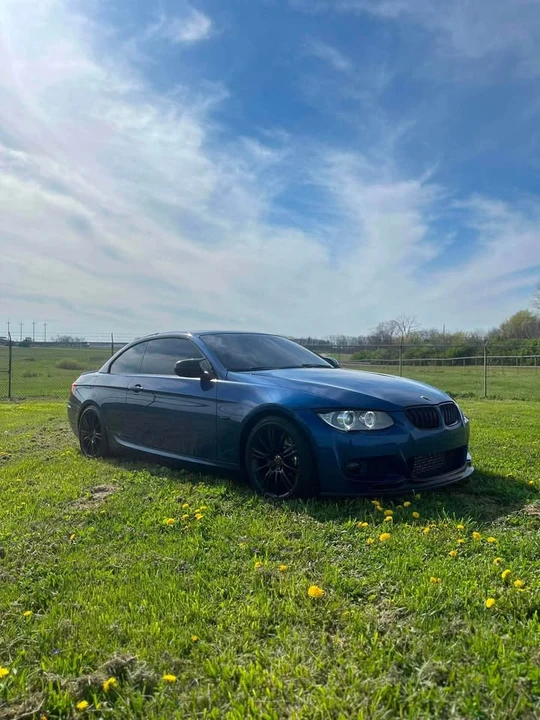 2013 BMW E93 335i Convertible - Image 2 of 4