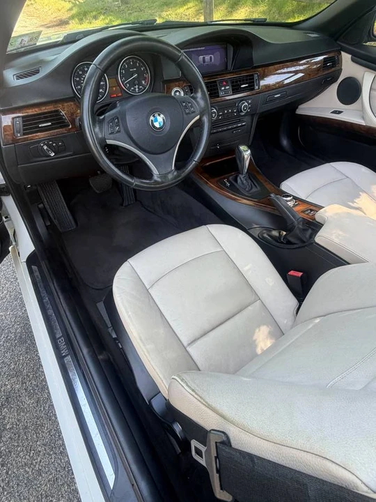 2013 BMW E93 335i Convertible - Image 10 of 22
