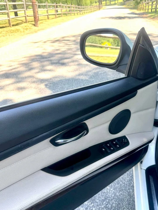 2013 BMW E93 335i Convertible - Image 8 of 22