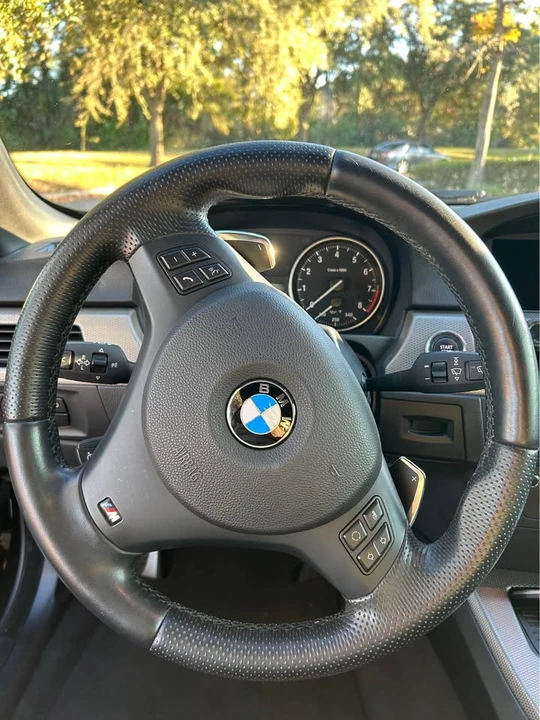 2013 BMW E93 335i Convertible - Image 15 of 20