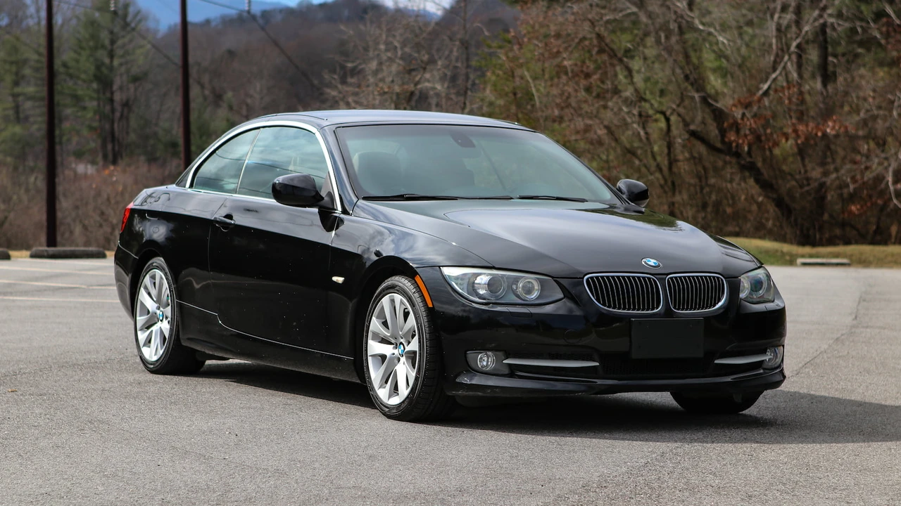 2013 BMW E93 3 Series Convertible - Image 2 of 31
