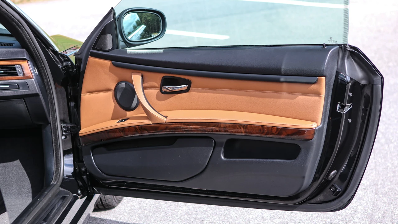 2013 BMW E93 3 Series Convertible - Image 8 of 31