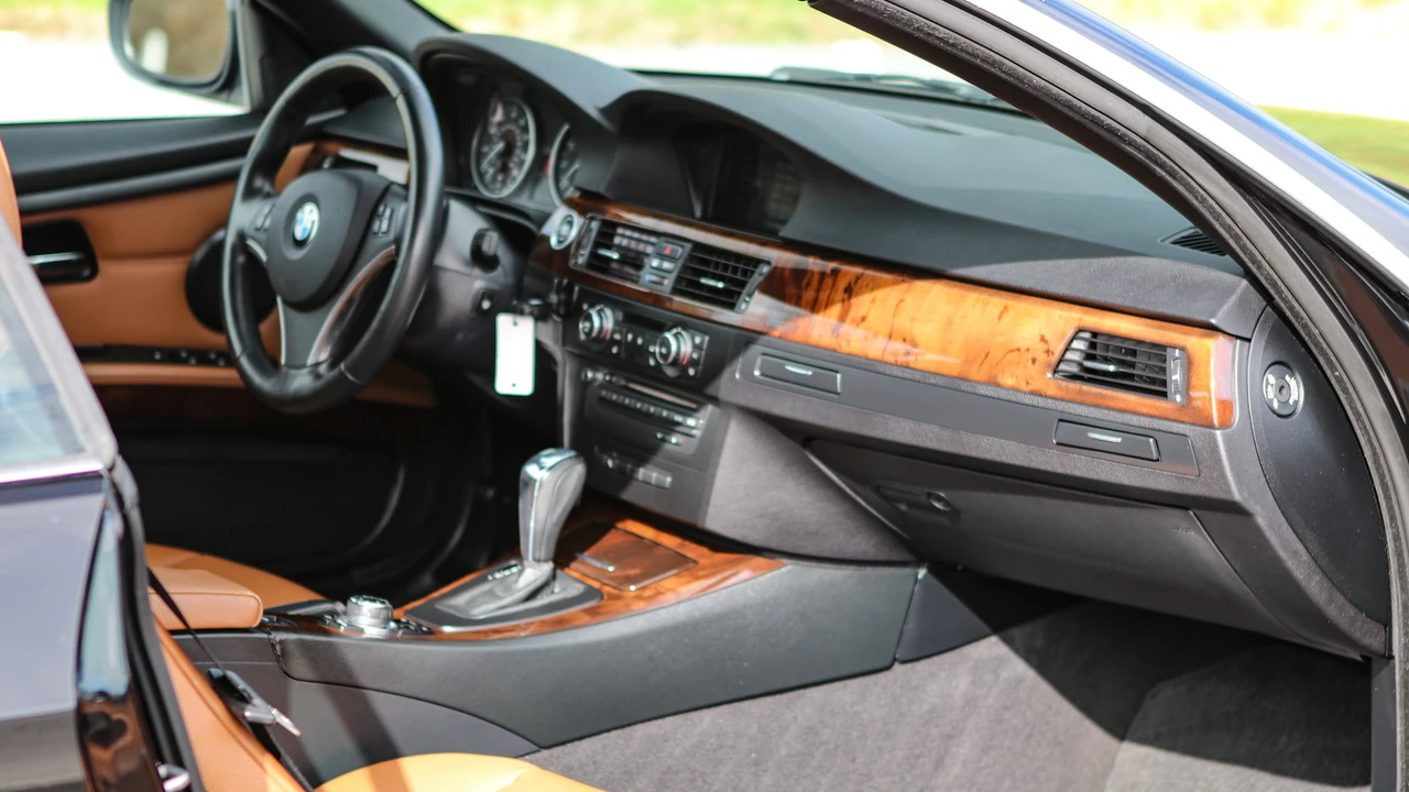 2013 BMW E93 3 Series Convertible - Image 9 of 31