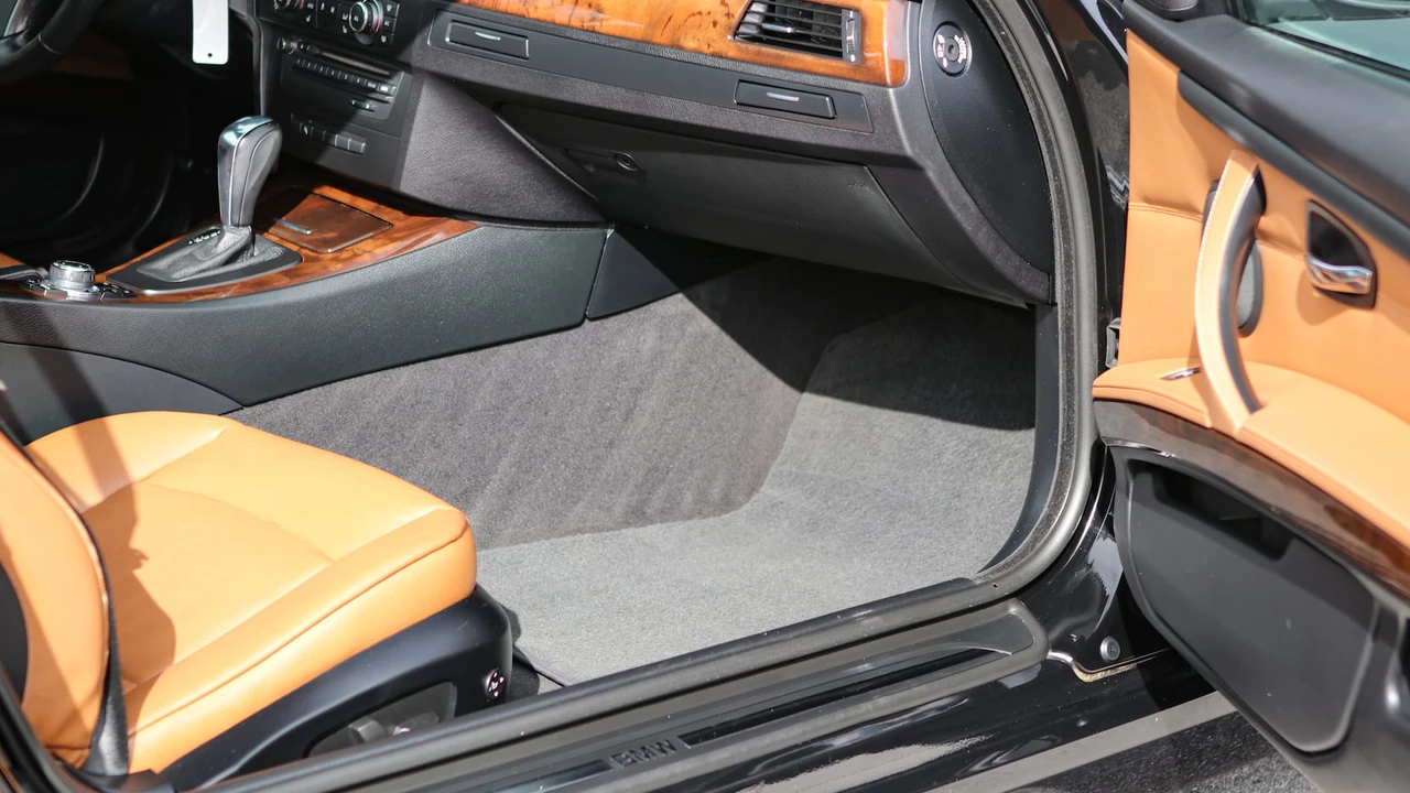 2013 BMW E93 3 Series Convertible - Image 10 of 31