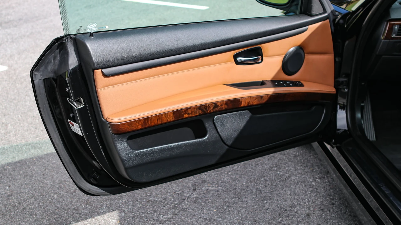 2013 BMW E93 3 Series Convertible - Image 14 of 31