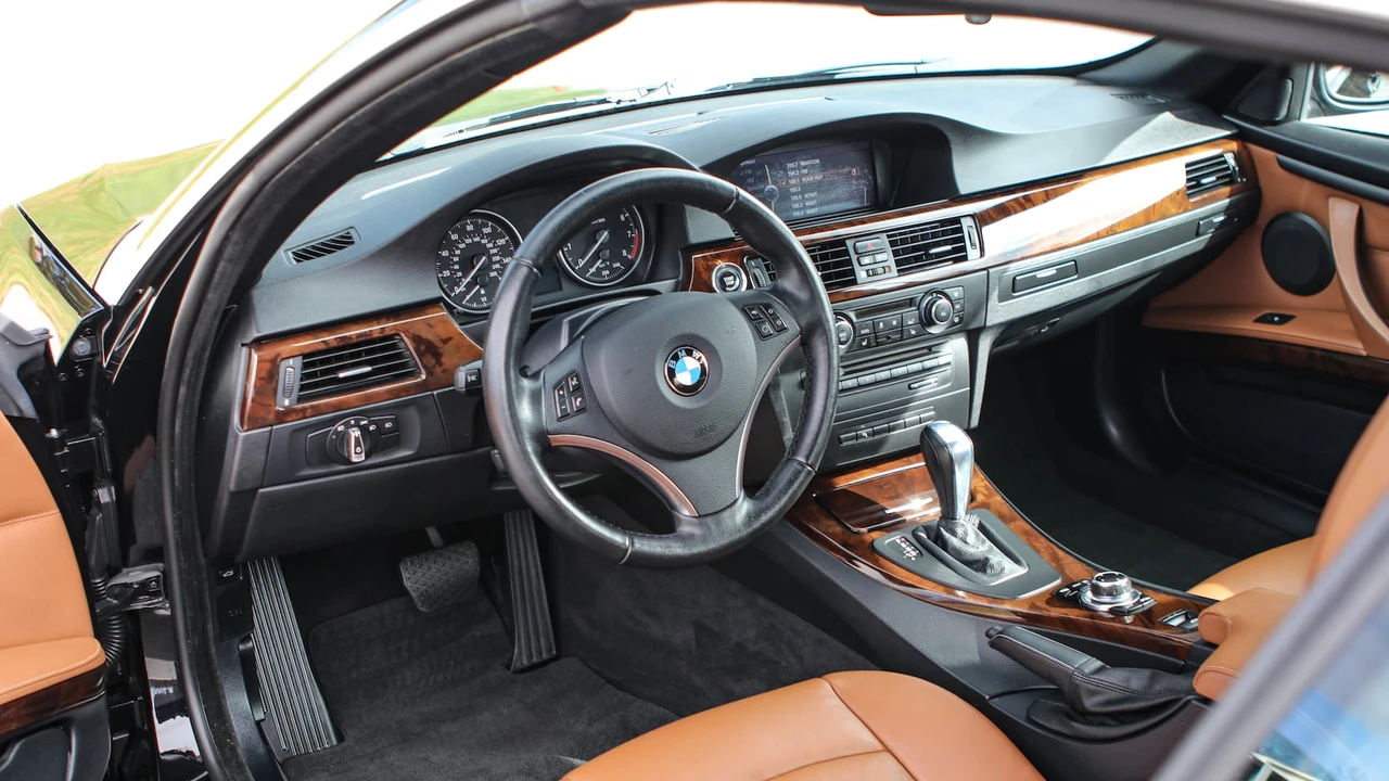 2013 BMW E93 3 Series Convertible - Image 15 of 31