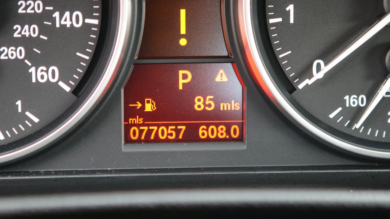 2013 BMW E93 3 Series Convertible - Image 17 of 31