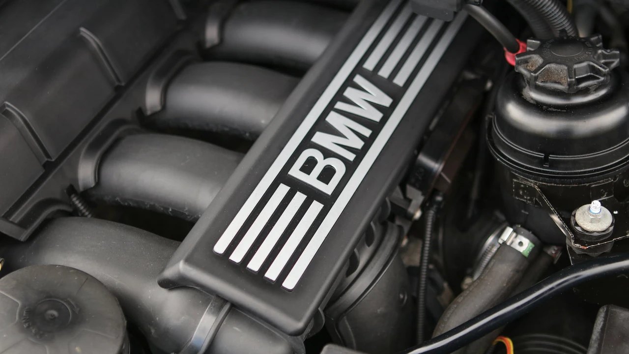 2013 BMW E93 3 Series Convertible - Image 25 of 31