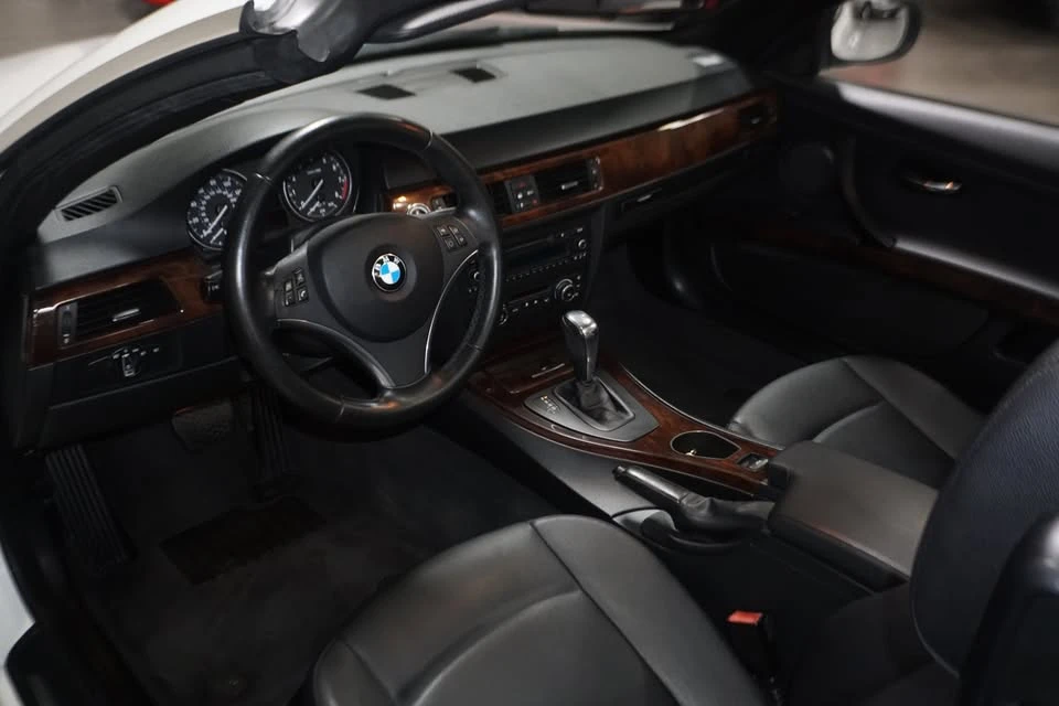 2013 BMW E93 3 Series Convertible - Image 10 of 19