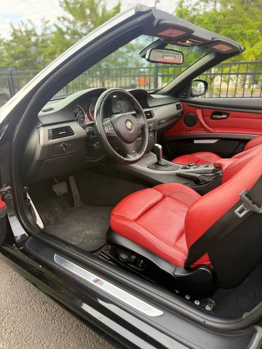 2013 BMW E93 335i Convertible - Image 2 of 13