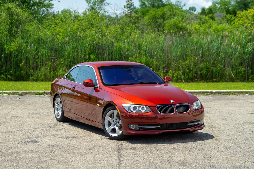 2013 BMW E93 335i Convertible - Image 2 of 31