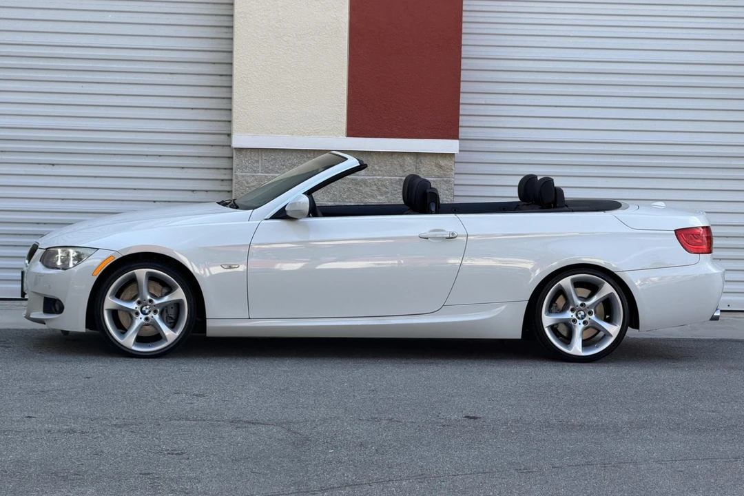2013 BMW E93 335i Convertible - Image 3 of 7