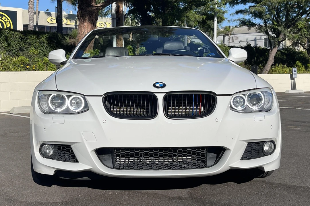 2013 BMW E93 335i Convertible - Image 2 of 31