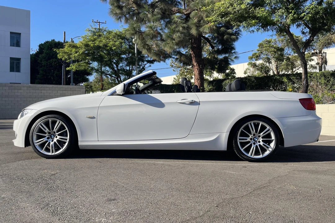 2013 BMW E93 335i Convertible - Image 3 of 31