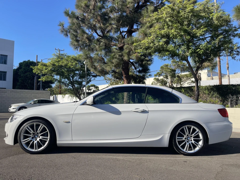2013 BMW E93 335i Convertible - Image 11 of 31