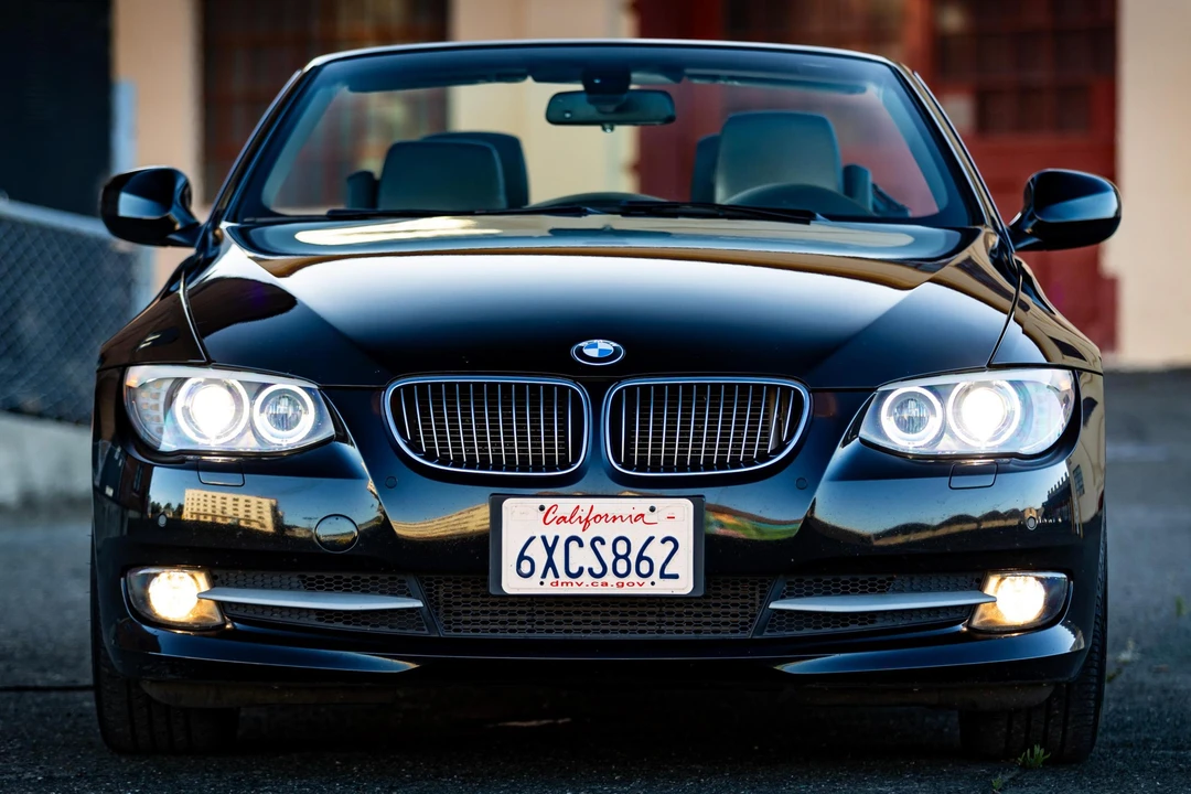 2013 BMW E93 335i Convertible - Image 2 of 31