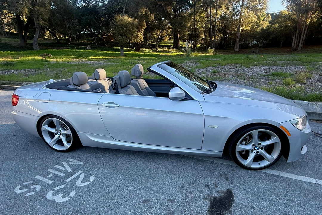 2013 BMW E93 335i Convertible - Image 3 of 31