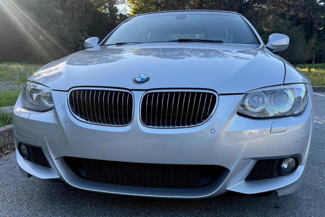 2013 BMW E93 335i Convertible - Image 2 of 31