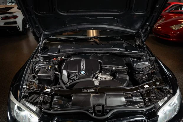 2013 BMW E93 335i Convertible - Image 6 of 7