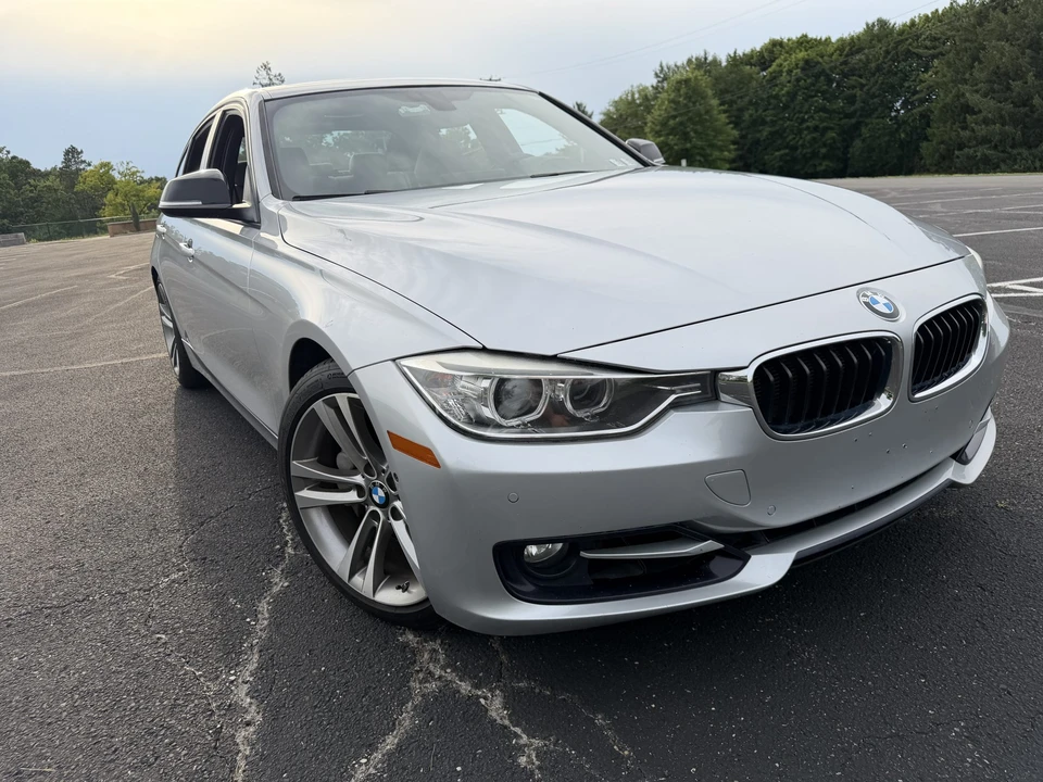 2013 BMW F30 335i & 340i Sedan - Image 27 of 31