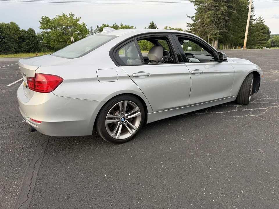 2013 BMW F30 335i & 340i Sedan - Image 21 of 31