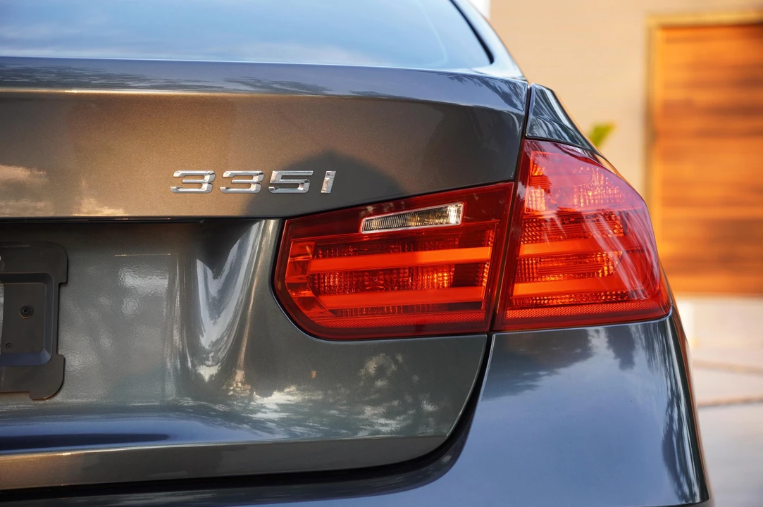 2013 BMW F30 335i & 340i Sedan - Image 23 of 31