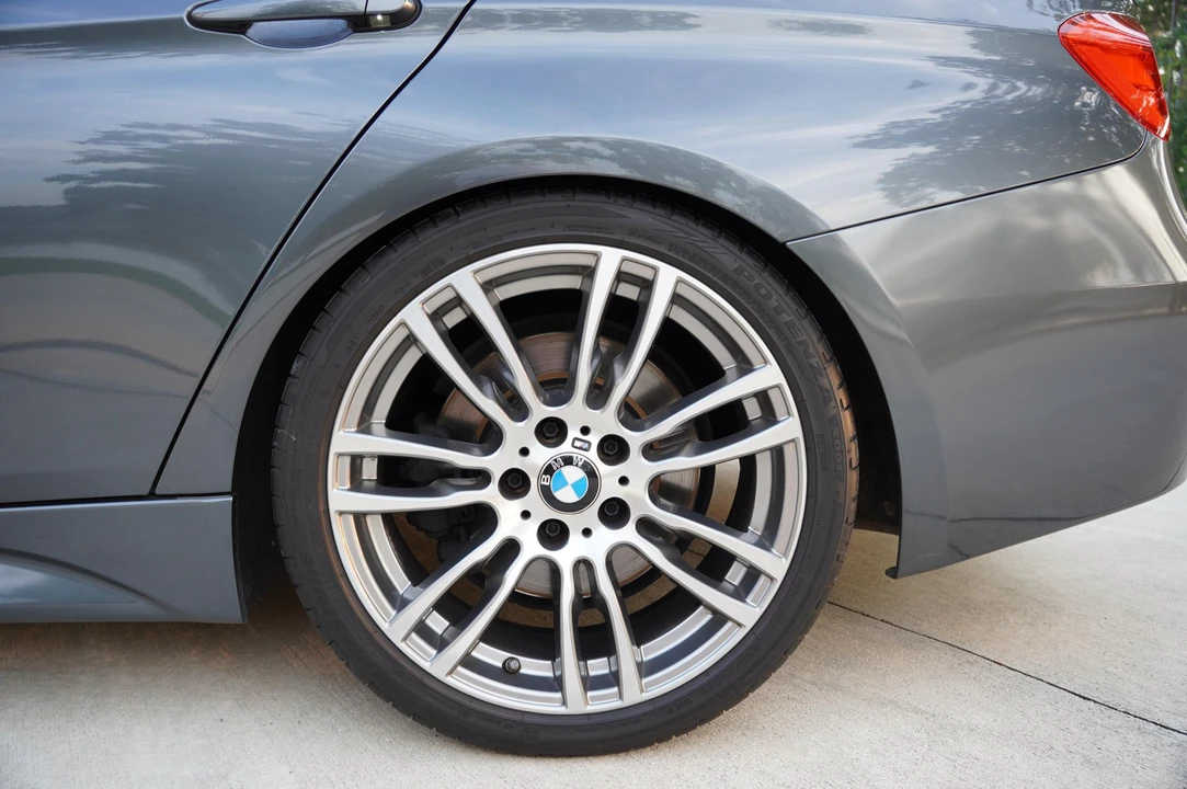 2013 BMW F30 335i & 340i Sedan - Image 27 of 31