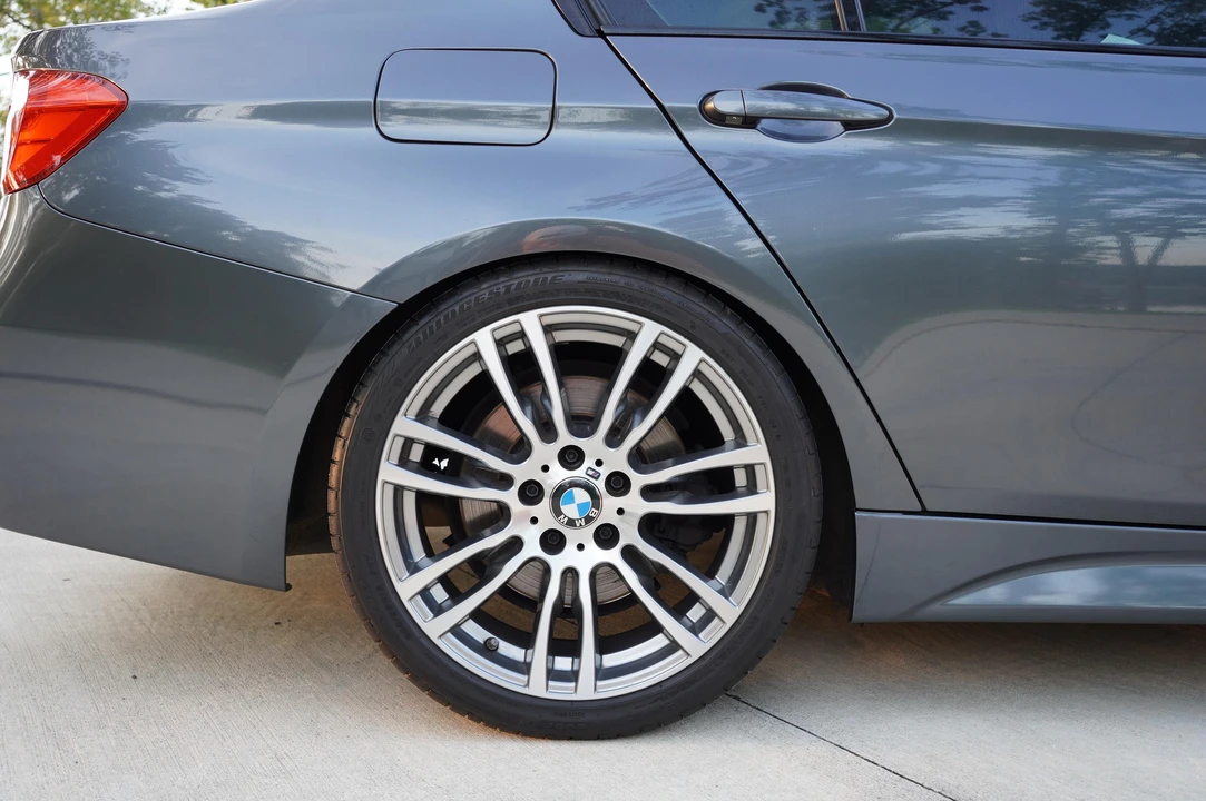 2013 BMW F30 335i & 340i Sedan - Image 28 of 31