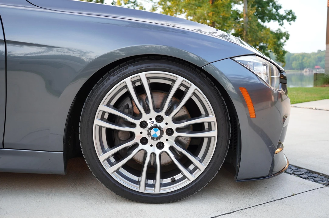 2013 BMW F30 335i & 340i Sedan - Image 29 of 31