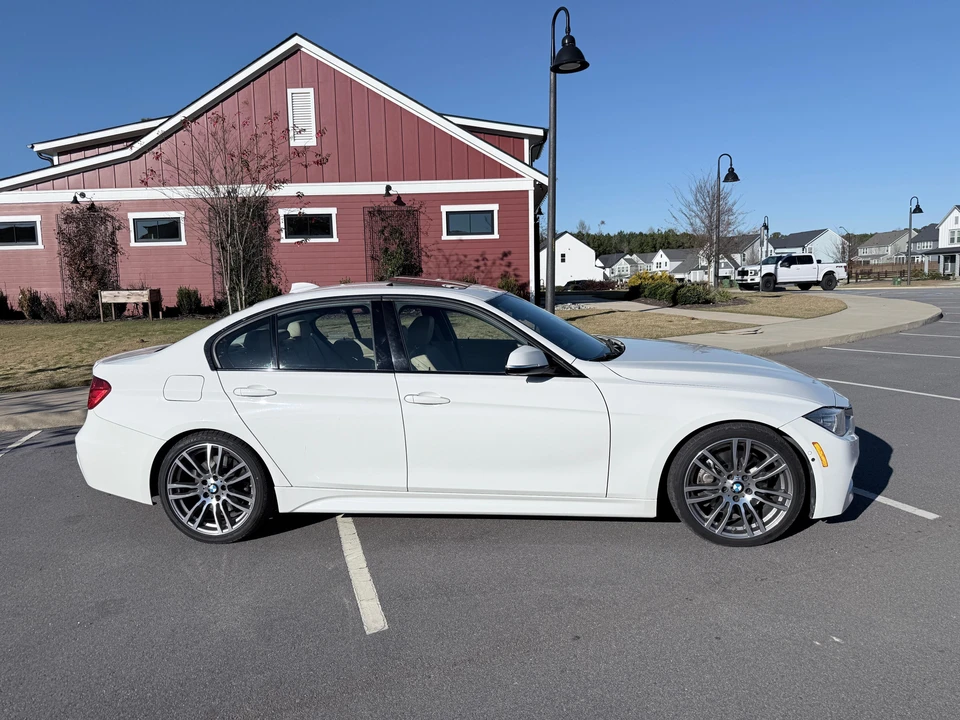 2013 BMW F30 335i & 340i Sedan - Image 25 of 31