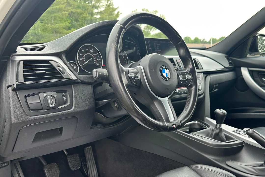 2013 BMW F30 335i & 340i Sedan - Image 30 of 31