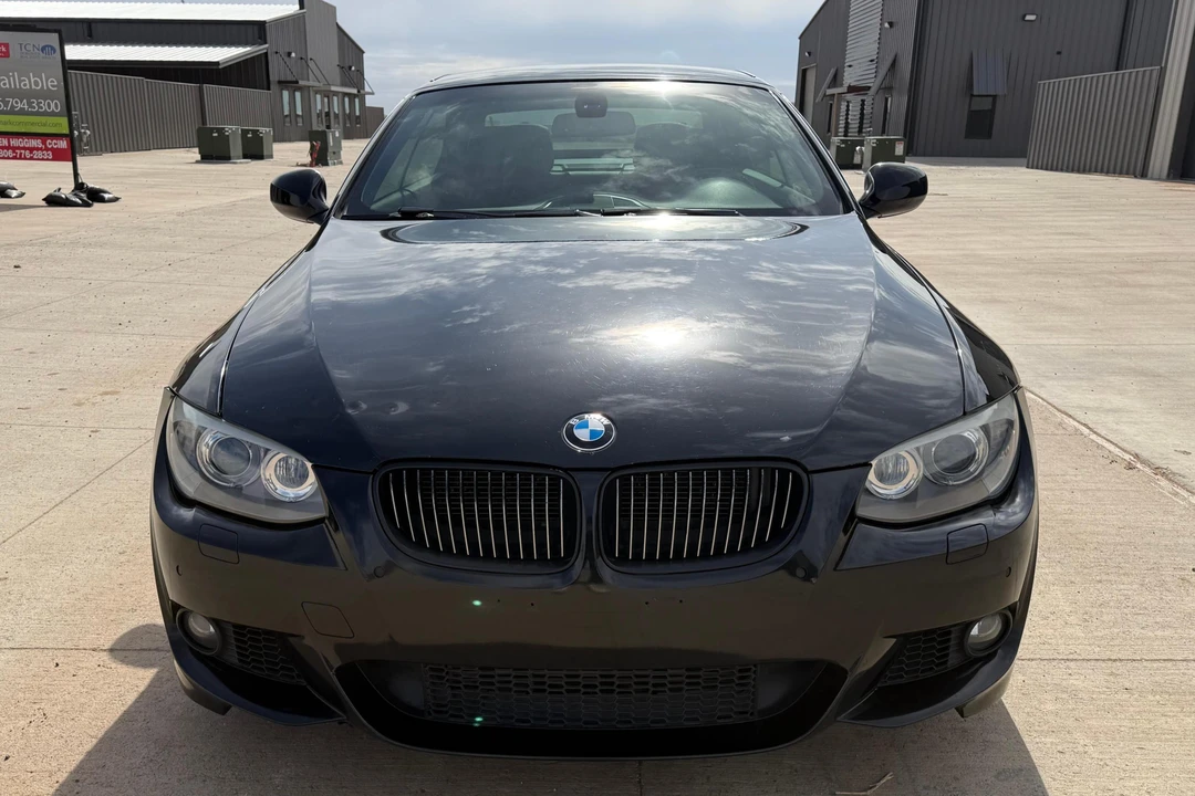 2013 BMW E93 335i Convertible - Image 2 of 31