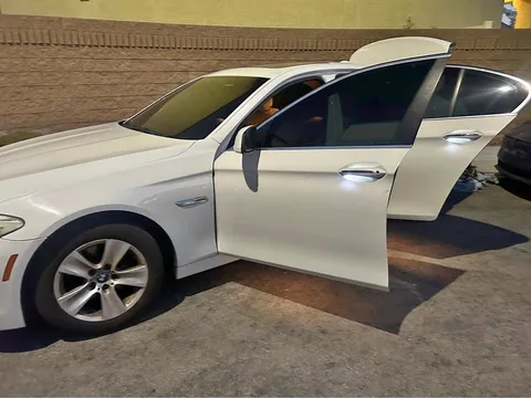 2013 BMW 5 Series 528i Sedan 4D