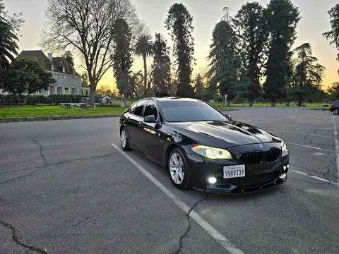 2013 BMW 5 Series 528i Sedan 4D