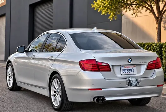 2013 BMW 5 Series 528i Sedan 4D