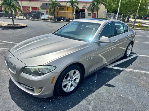 2013 BMW 5 Series 528i Sedan 4D