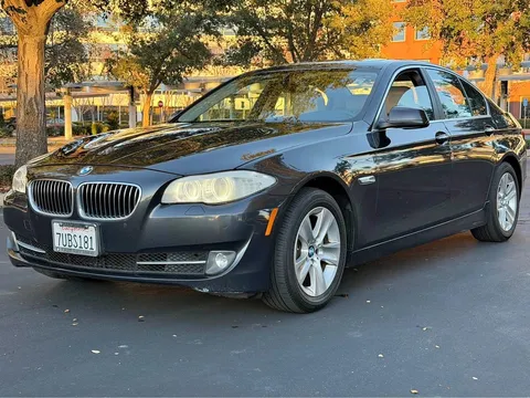 2013 BMW 5 Series 528i Sedan 4D