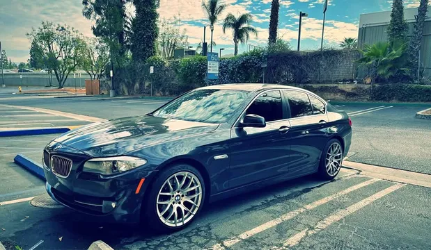 2013 BMW 5 Series 528i Sedan 4D