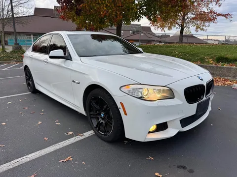 2013 BMW 5 Series 528xi Sedan 4D