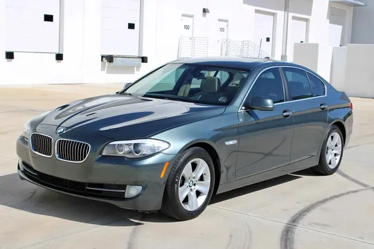 2013 BMW 5 Series 528xi Sedan 4D