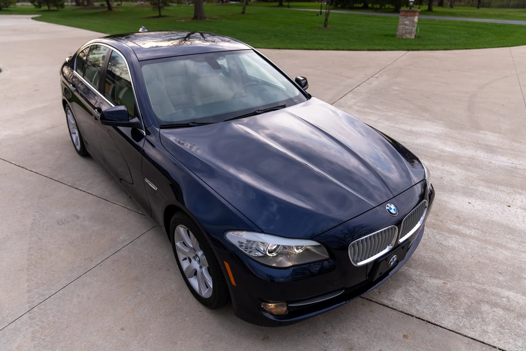 2013 BMW F10 550i & M550d Sedan - Image 3 of 31
